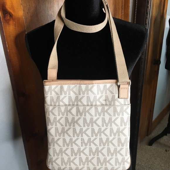 MK crossbody - Picture 2 of 2
